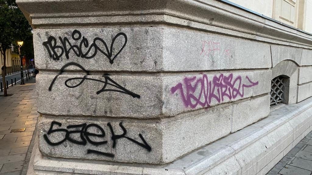 limpieza de graffitis granito