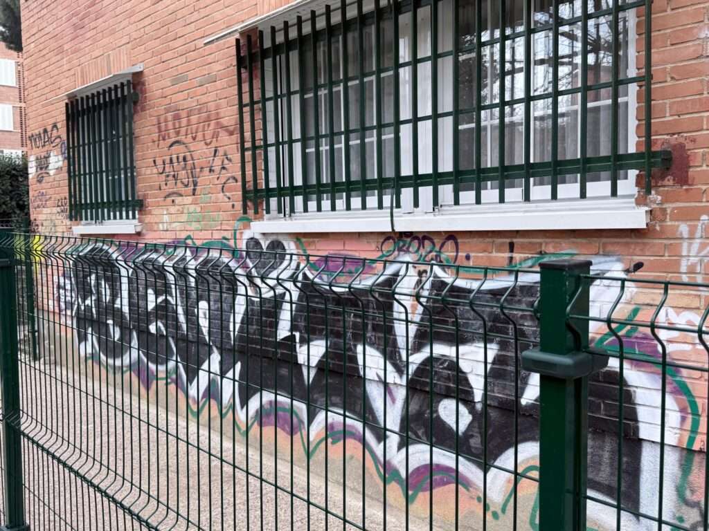 GRAFFITIS LADRILLO VISTO 3